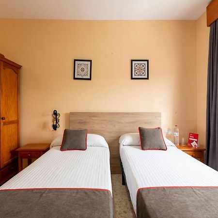 Oyo Hostal El Paisano Utrera Ngoại thất bức ảnh
