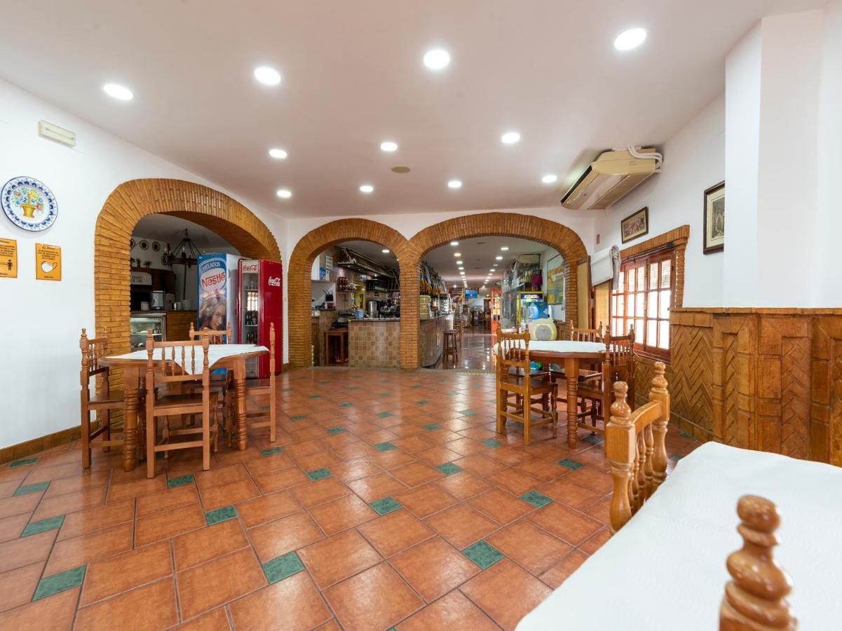 Oyo Hostal El Paisano Utrera Ngoại thất bức ảnh