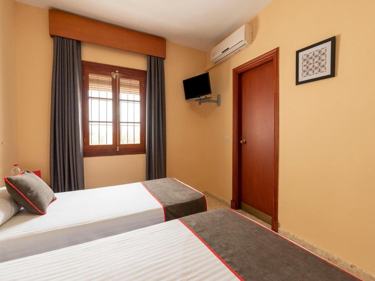 Oyo Hostal El Paisano Utrera Ngoại thất bức ảnh
