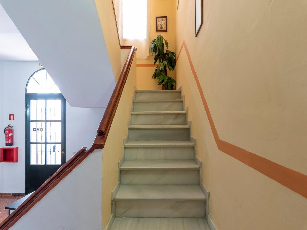 Oyo Hostal El Paisano Utrera Ngoại thất bức ảnh