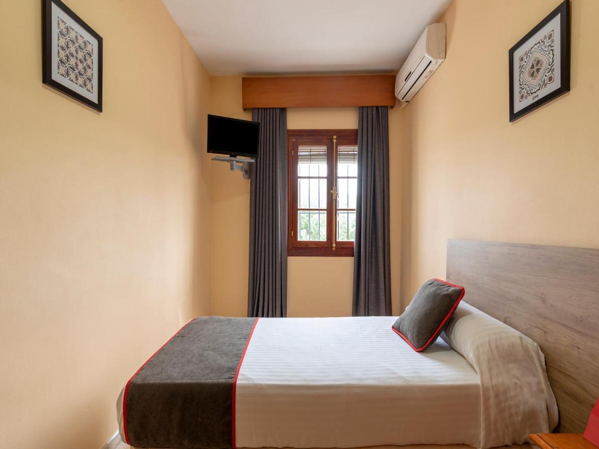Oyo Hostal El Paisano Utrera Ngoại thất bức ảnh