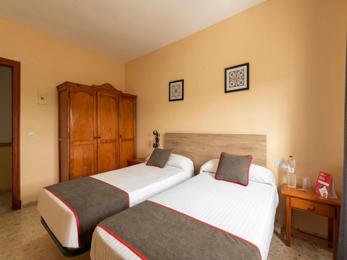 Oyo Hostal El Paisano Utrera Ngoại thất bức ảnh
