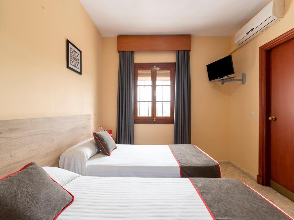 Oyo Hostal El Paisano Utrera Ngoại thất bức ảnh
