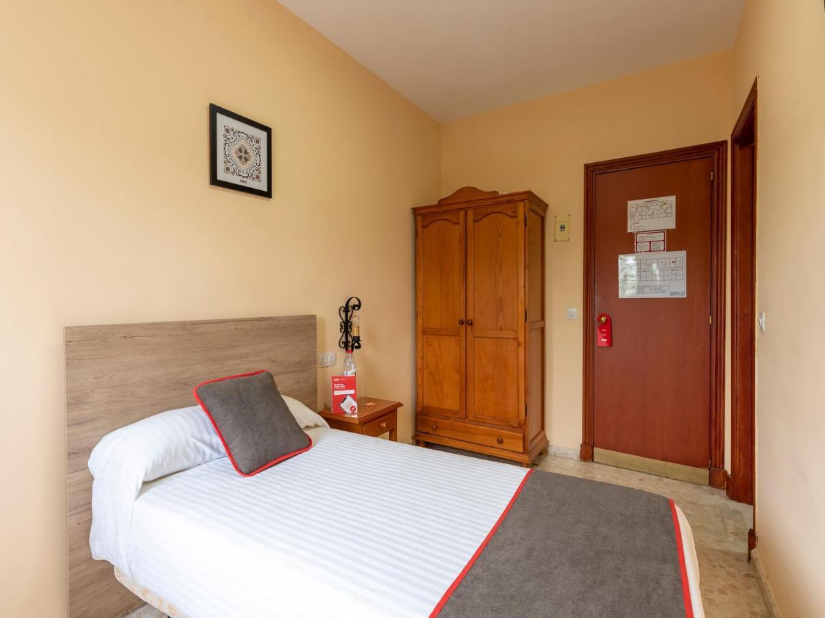 Oyo Hostal El Paisano Utrera Ngoại thất bức ảnh