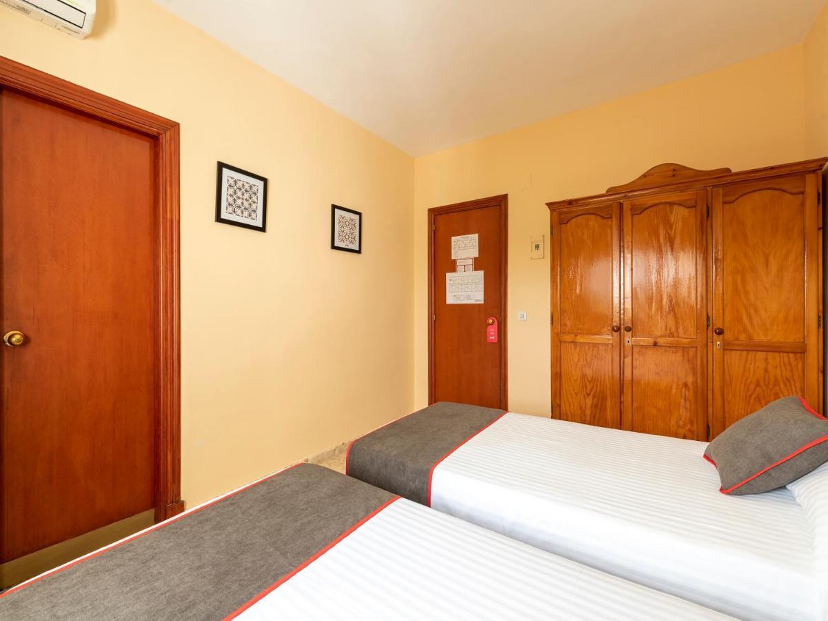 Oyo Hostal El Paisano Utrera Ngoại thất bức ảnh