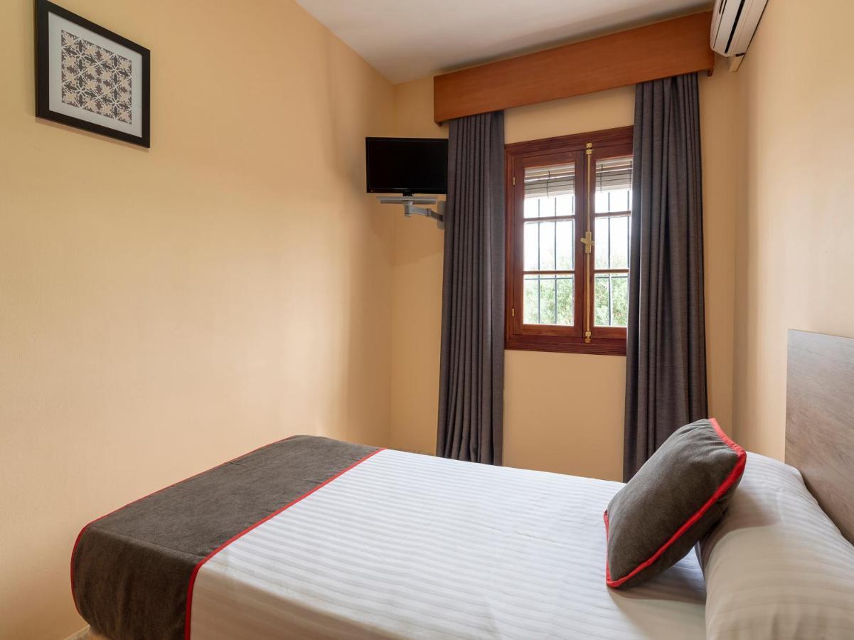 Oyo Hostal El Paisano Utrera Ngoại thất bức ảnh