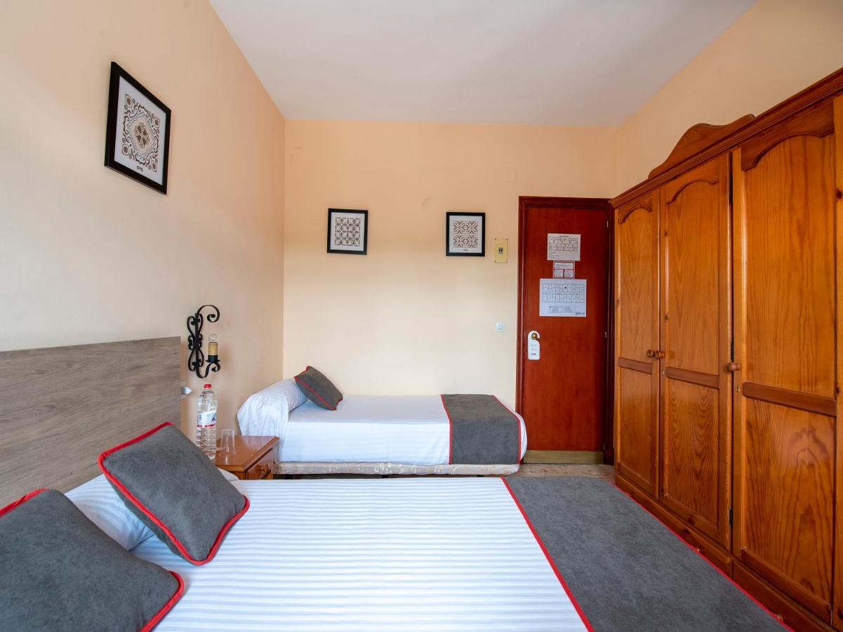 Oyo Hostal El Paisano Utrera Ngoại thất bức ảnh